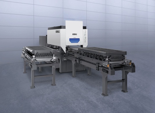图一 高性能矫平机 HiCap® 70 Plus，带有两个适用矫平不同材料、高强度和高厚度卷材的辊盒更换装置