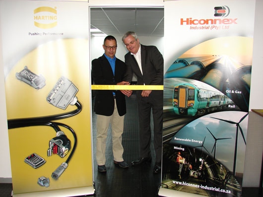 Hiconnex Industrial总经理Chris Brand（左）和浩亭技术集团企业区域管理总经理Bernd Fischer对这一合作关系感到非常愉快