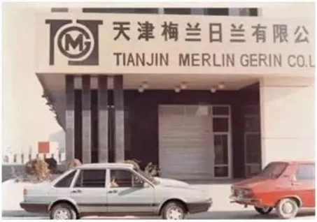 1987年，施耐德电气在天津成立了第一家合资工厂