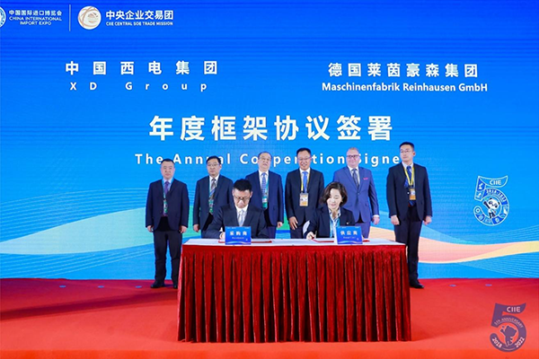 左：中国西电集团签约代表陈强先生 右：MR中国销售总监杨诺女士